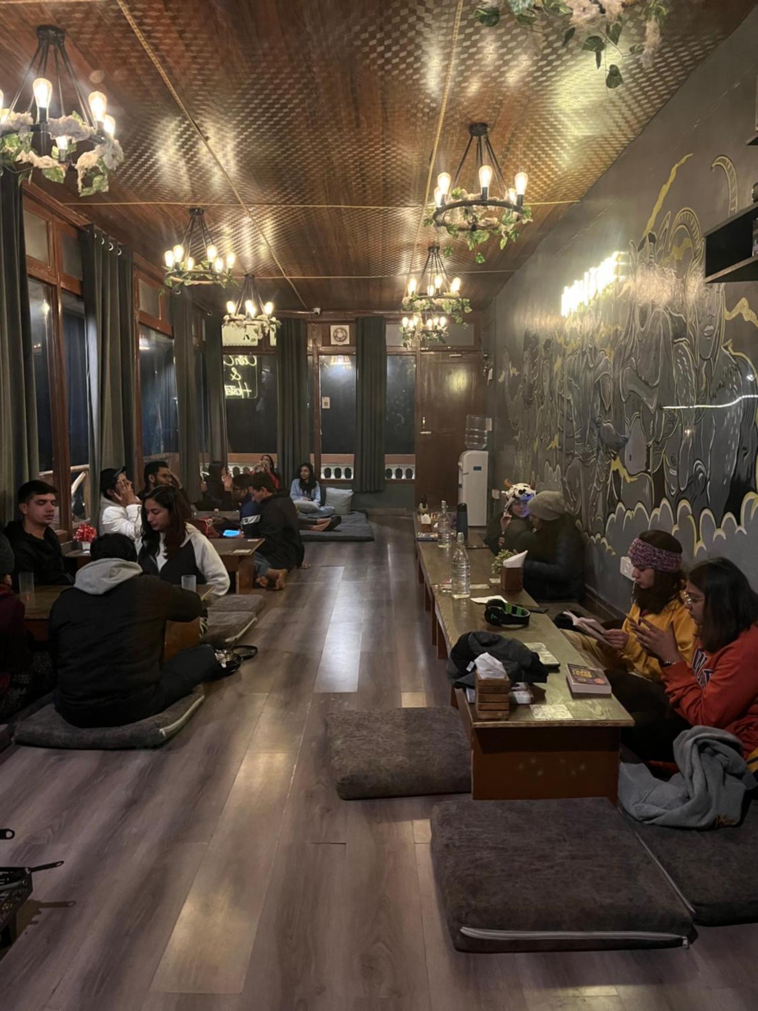 Odin Hostel Shoja Exteriör bild