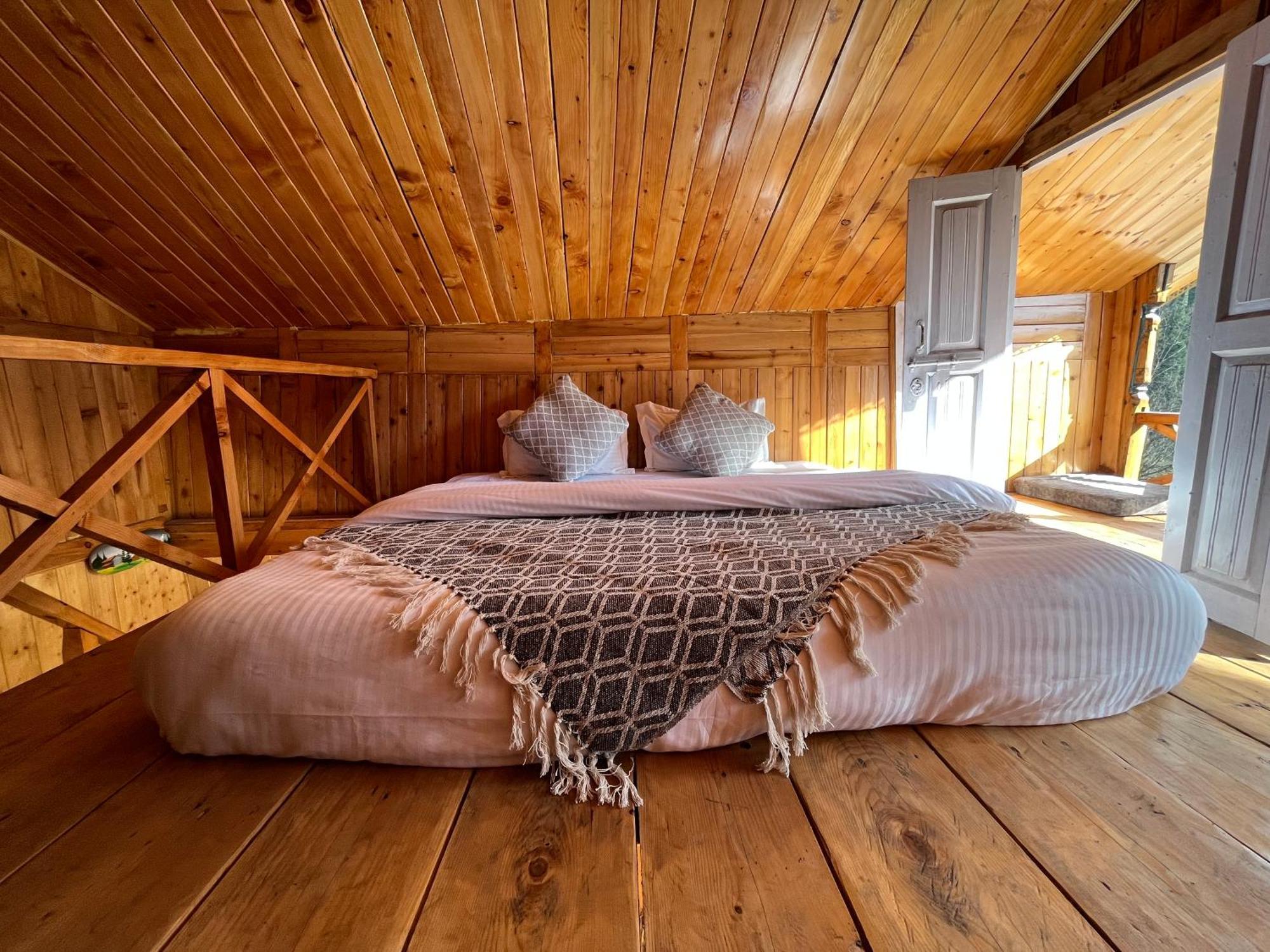 Odin Hostel Shoja Exteriör bild